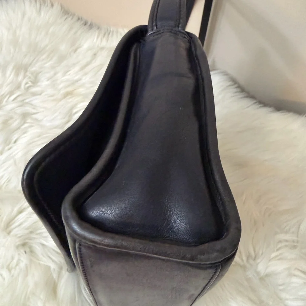 Vintage Coach # 9054 Black Glove-leather Shoulder Bag